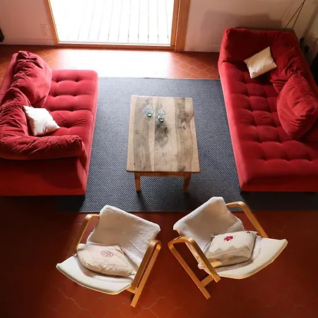 Les Petits Loups Salon Et Terrasse Prives Le Chinaillon